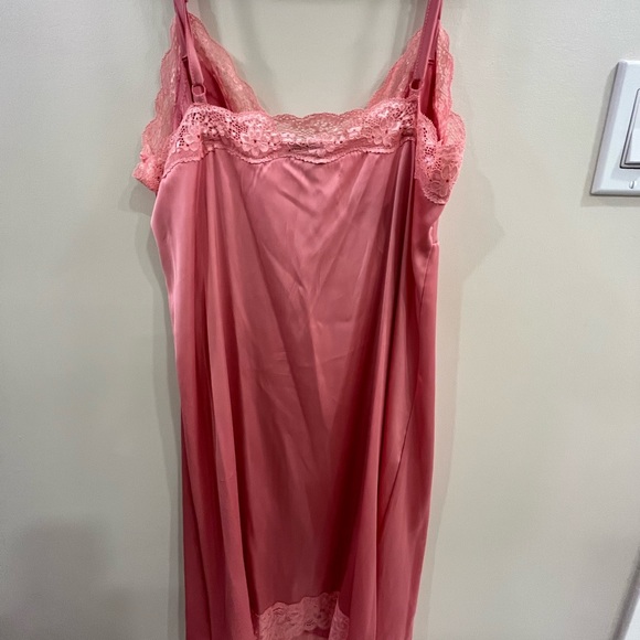 Silky pink nighty - Picture 4 of 4
